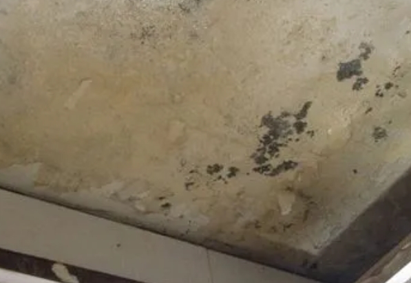 西藏阳台漏水维修公司分享下西藏卫生间渗水维修需要注意哪些问题。